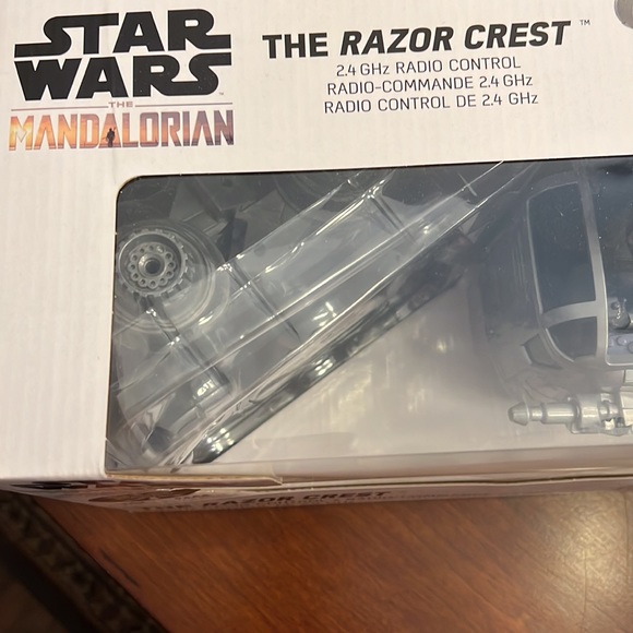 Star Wars The Mandalorian The Razor Crest Disney Remote Control Transport NEW - Picture 4 of 5